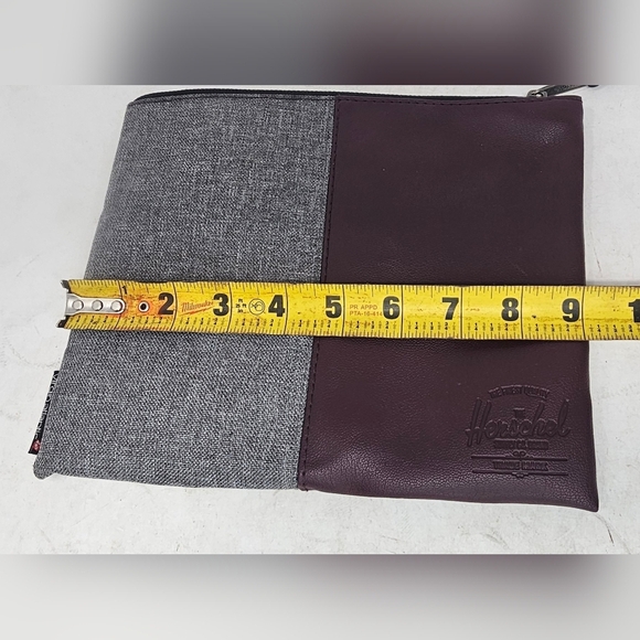 The Herschel 9.5” x 7.5” Make-Up Bag Virgin Atlantic Full Zip Clean Travel Bag - Picture 5 of 7